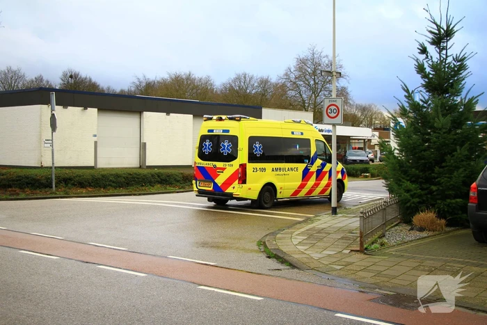 Automobilist botst met fietsster bij oversteken