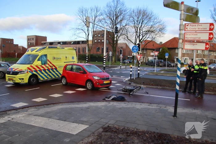 Fietser ernstig gewond bij botsing met auto