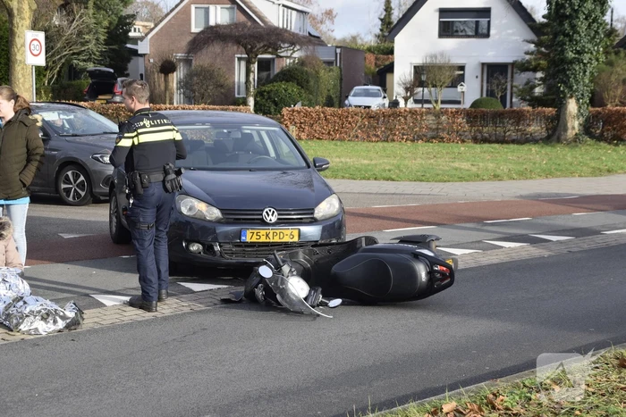 Scooterrijdster gewond bij aanrijding