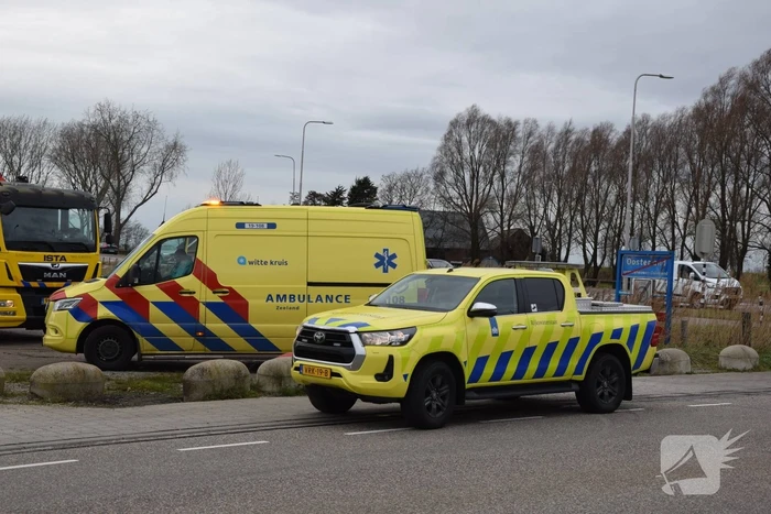Vrouw gecontroleerd na kop-staart botsing