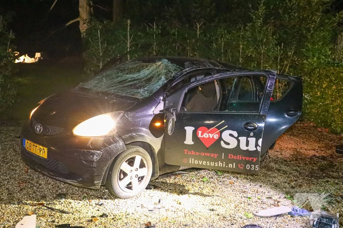 Sushi bezorger belandt in voortuin van woning