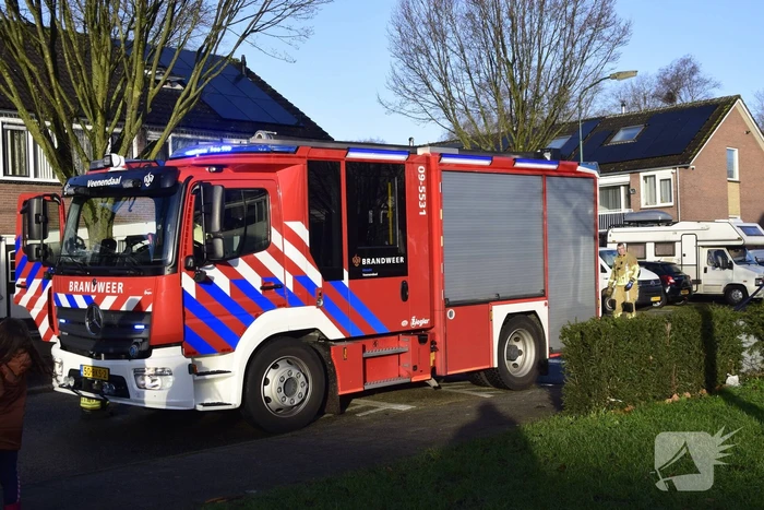 Gordijnen vatten vlam in woning