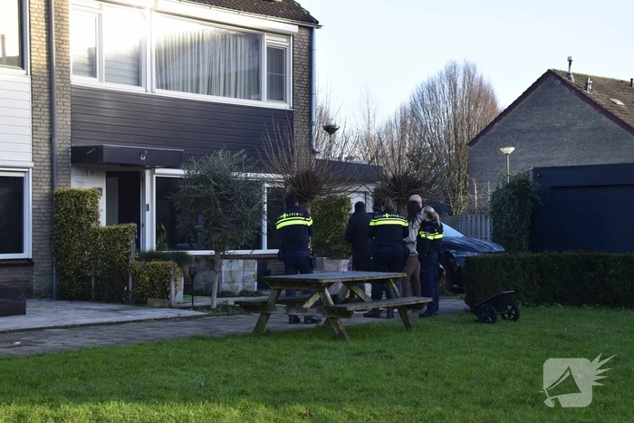 Gordijnen vatten vlam in woning