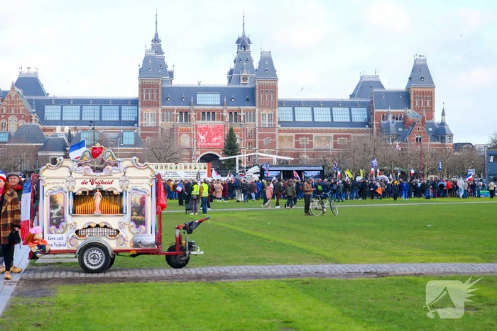 Demonstratie op Museumplein tegen regeringsbeleid