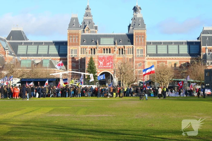 Demonstratie op Museumplein tegen regeringsbeleid
