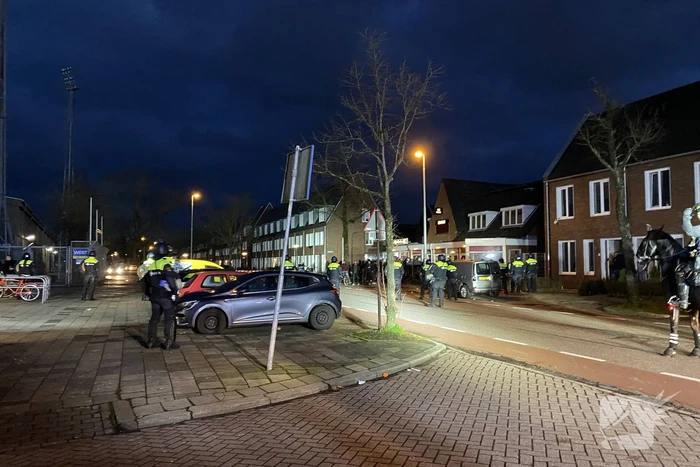 ME ingezet na rellen bij voetbalwedstrijd