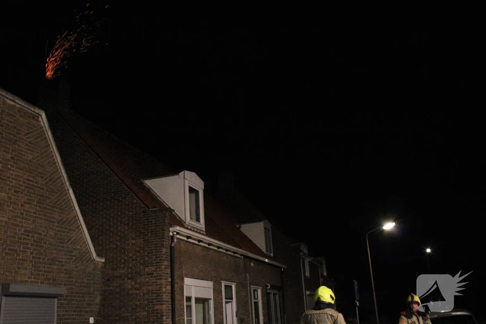 Vonkenregen bij schoorsteenbrand