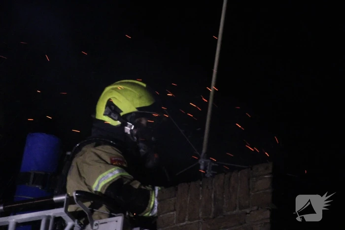 Vonkenregen bij schoorsteenbrand