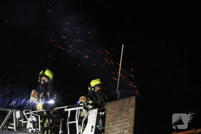 Vonkenregen bij schoorsteenbrand