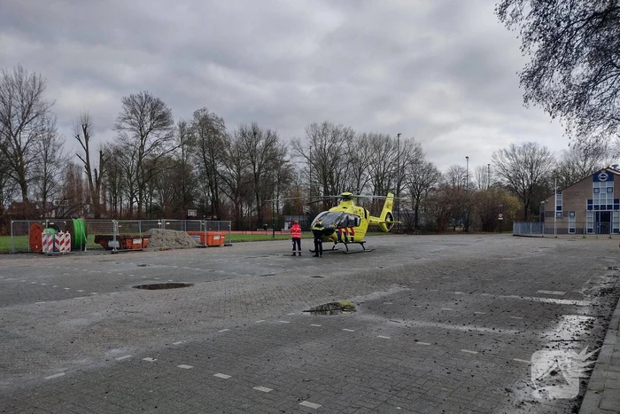 Veel hulpdiensten in de straat