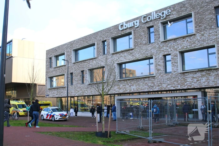 Gewonde bij steekpartij Cburg College