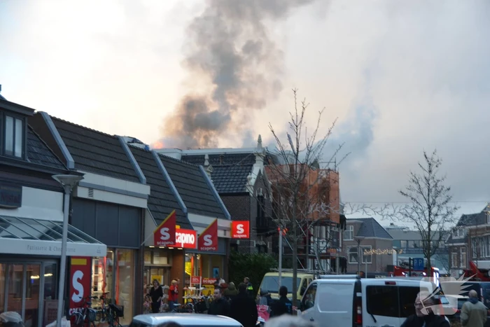 Flinke rook ontwikkeling bij uitslaande brand