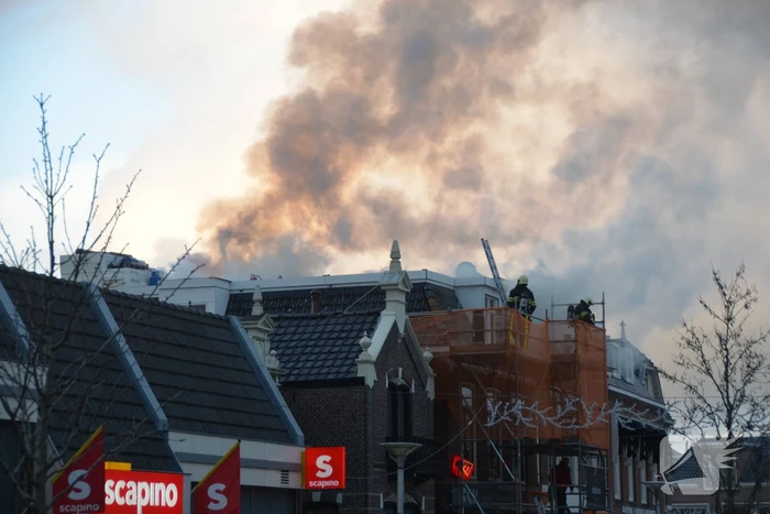 Flinke rook ontwikkeling bij uitslaande brand