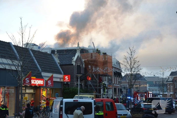 Flinke rook ontwikkeling bij uitslaande brand