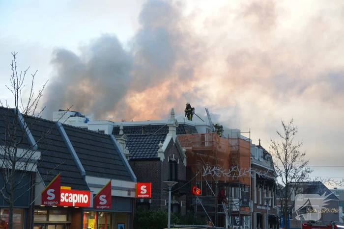 Flinke rook ontwikkeling bij uitslaande brand