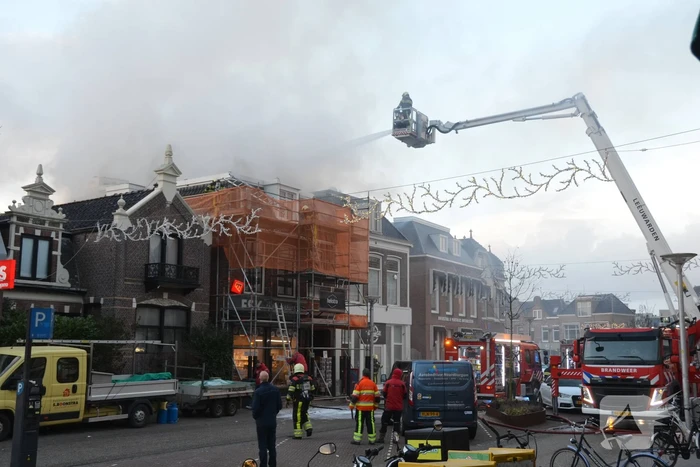 Flinke rook ontwikkeling bij uitslaande brand