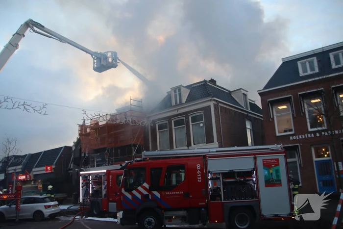 Flinke rook ontwikkeling bij uitslaande brand