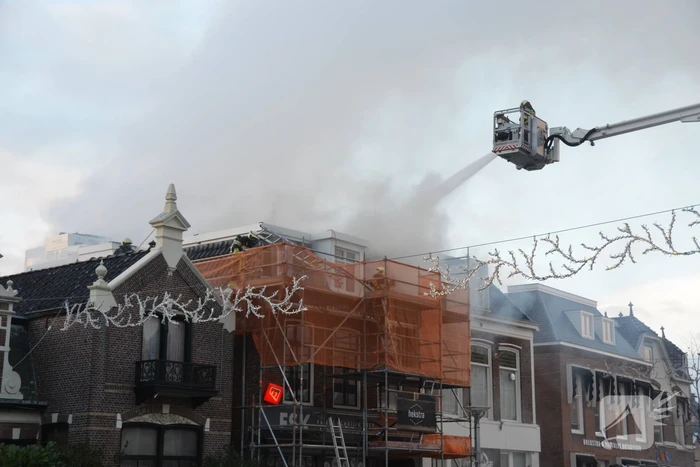 Flinke rook ontwikkeling bij uitslaande brand