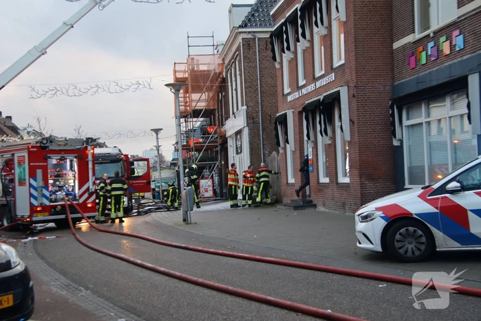 Flinke rook ontwikkeling bij uitslaande brand