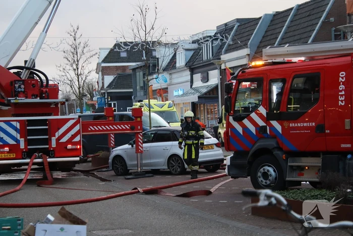 Flinke rook ontwikkeling bij uitslaande brand