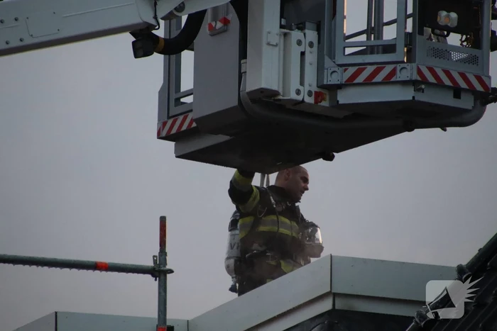 Flinke rook ontwikkeling bij uitslaande brand