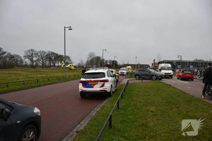 Traumahelikopter landt bij schoolgebouw
