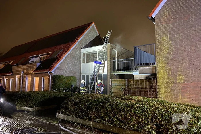 Brand in portiek woning