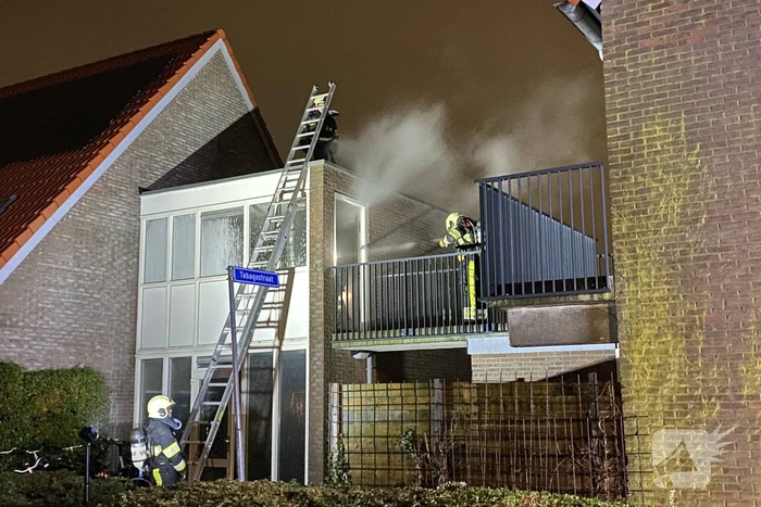 Brand in portiek woning