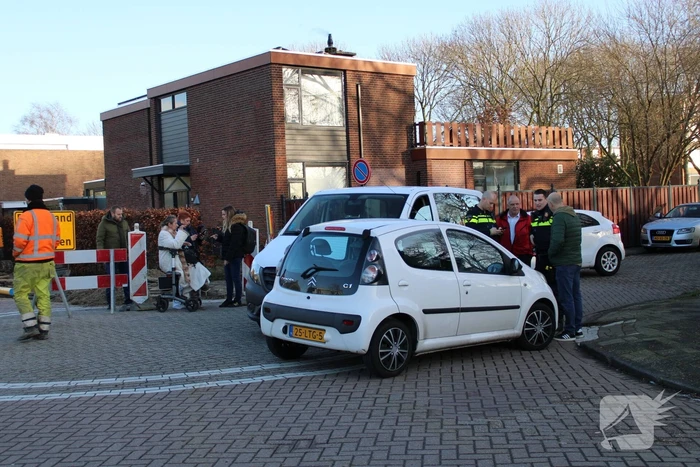 Taxi busje komt in botsing met auto