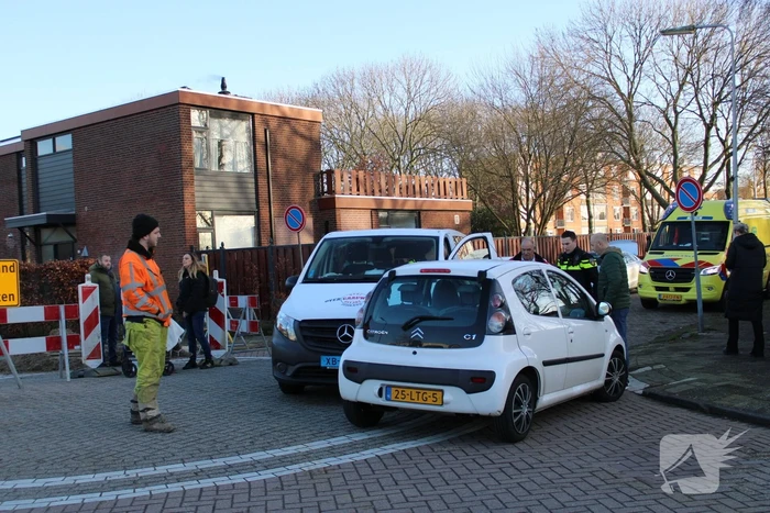 Taxi busje komt in botsing met auto