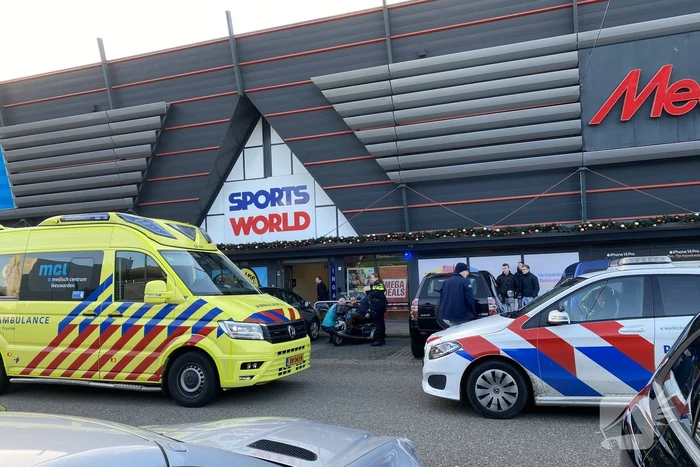 Persoon in scootmobiel aangereden