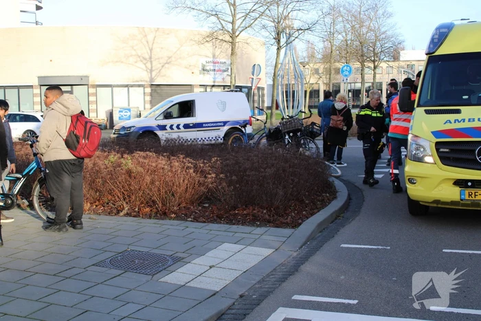 Fietser geschept door personenauto