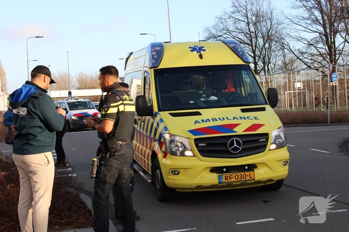 Fietser geschept door personenauto