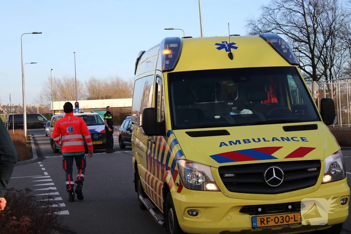 Fietser geschept door personenauto