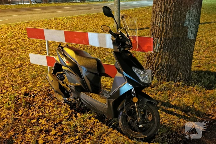 Scooterrijder en fietser frontaal in botsing