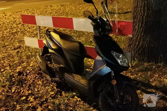 Scooterrijder en fietser frontaal in botsing