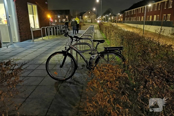Scooterrijder en fietser frontaal in botsing