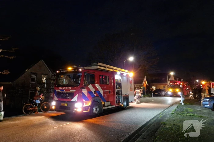 Brandweer blust schoorsteenbrand