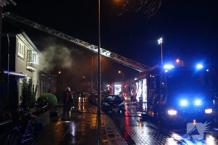 Veel rook bij woningbrand
