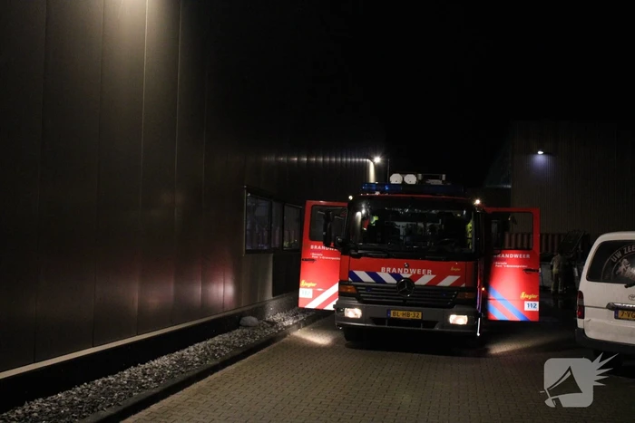 Container en kar vliegen in brand