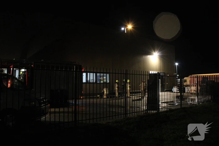 Container en kar vliegen in brand