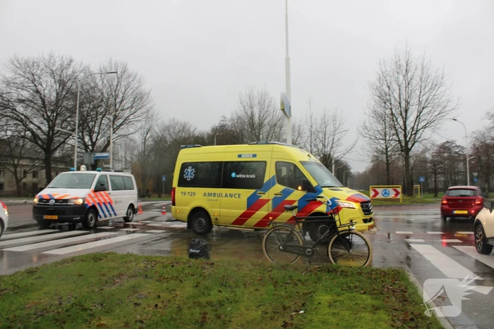 Automobilist ziet overstekende fietsster over het hoofd