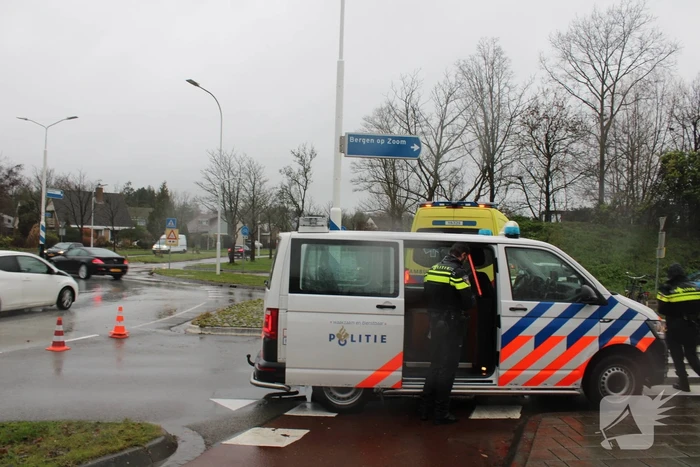 Automobilist ziet overstekende fietsster over het hoofd