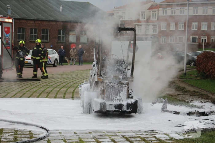 Veegmachine verwoest door uitslaande brand