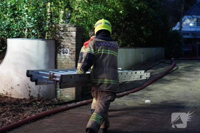 Veel rook bij brand in villa