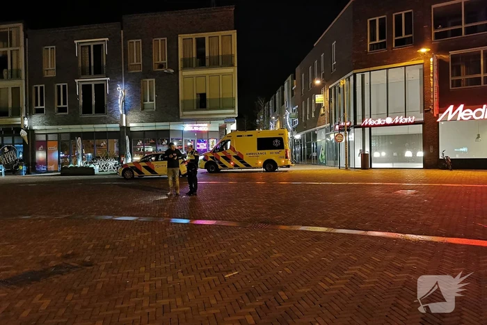 Voetganger aangereden door auto, automobilist rijdt door