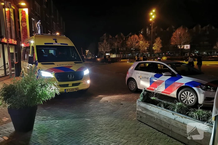 Voetganger aangereden door auto, automobilist rijdt door