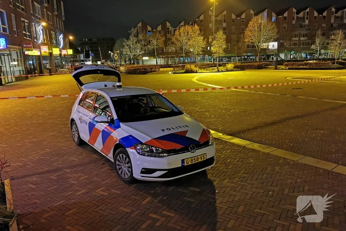 Voetganger aangereden door auto, automobilist rijdt door