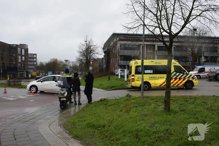 Scooterrijder gewond bij botsing met auto