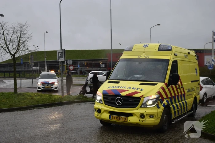 Scooterrijder gewond bij botsing met auto